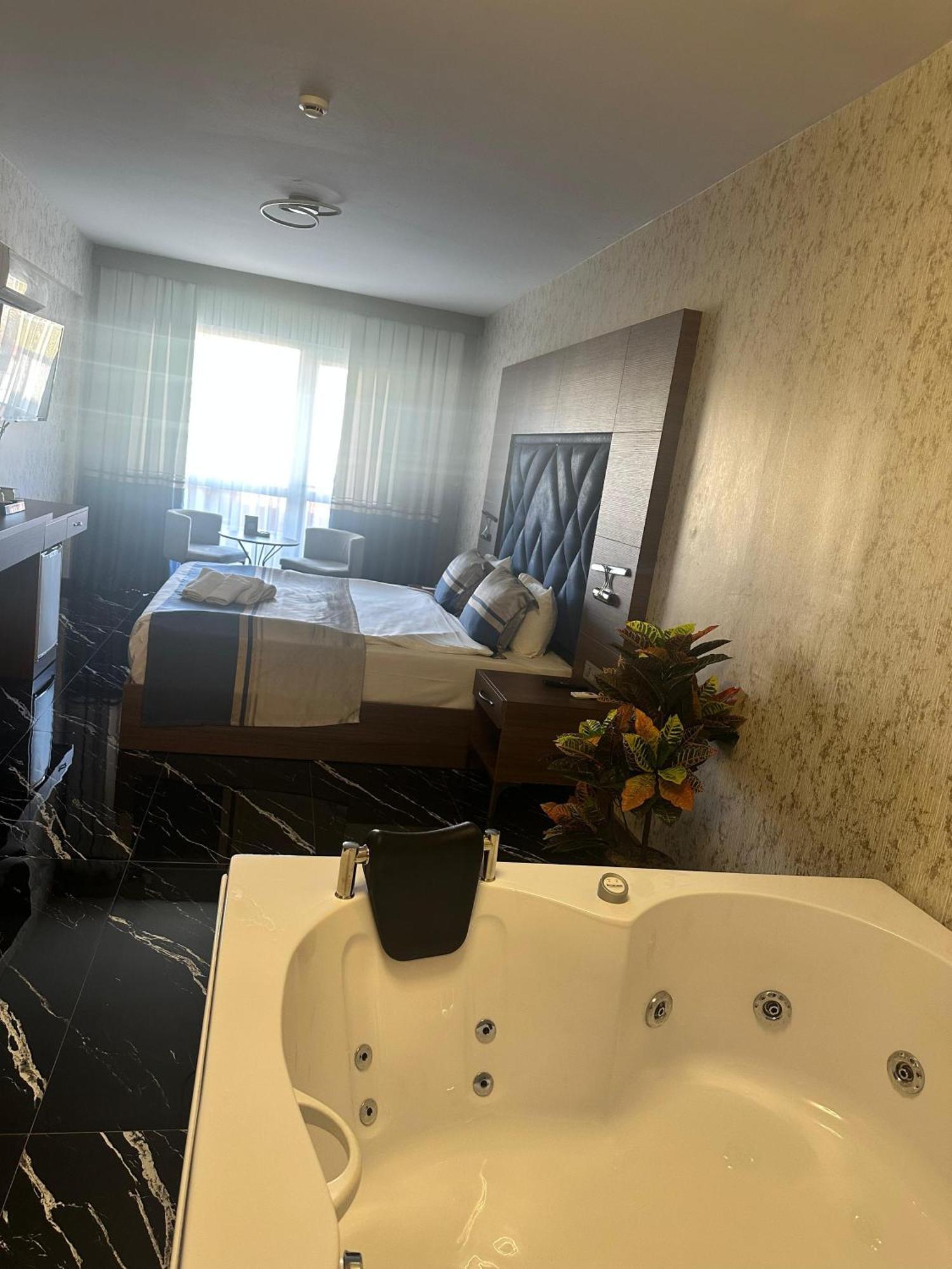 Grand Salizze Hotel Kestel  Extérieur photo